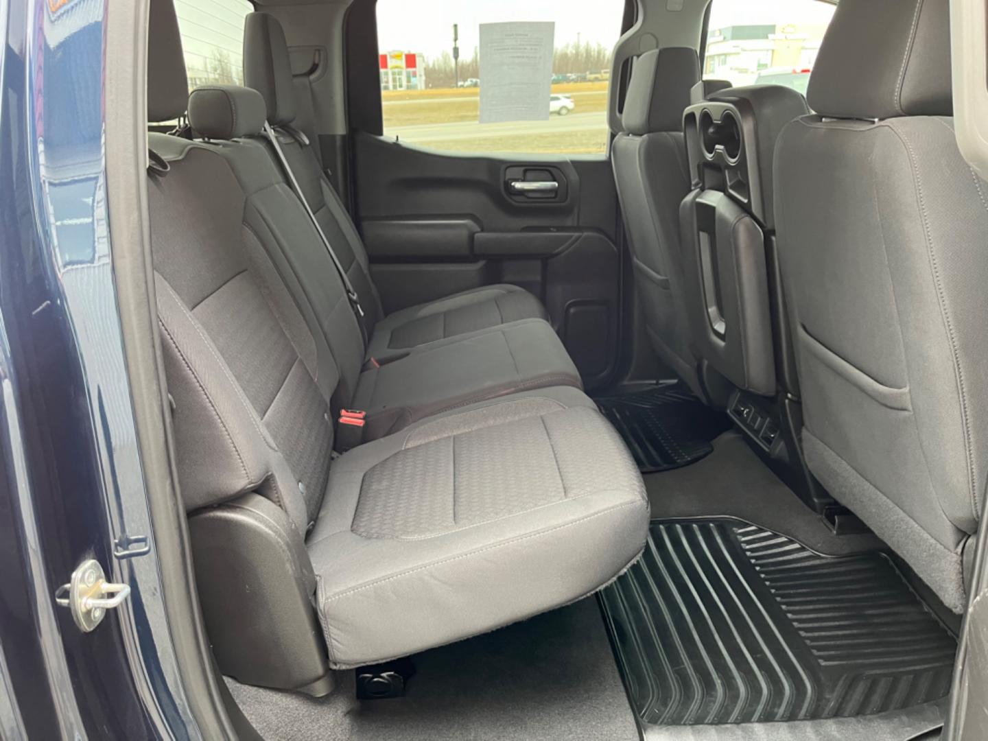 2022 BLUE /Black CHEVROLET SILVERADO 1500 LT (3GCUYDEDXNG) with an 5.3L engine, Automatic transmission, located at 1960 Industrial Drive, Wasilla, 99654, (907) 274-2277, 61.573475, -149.400146 - Photo#11